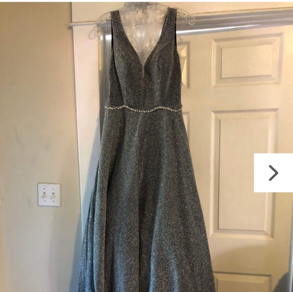 Size 6 Evening Prom or Pageant Gown in Silver